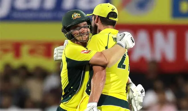 Henriqueshugs his teammate Travis Head- India TV Hindi