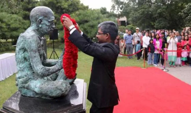 People celebrate the 148th birth anniversary of Mahatma...- India TV Hindi