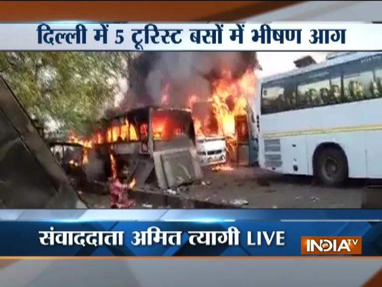 4 tourist buses catch fire in delhi- India TV Hindi