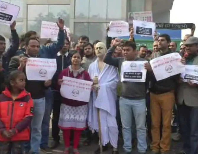 Noida_home_buyers_protest- India TV Hindi