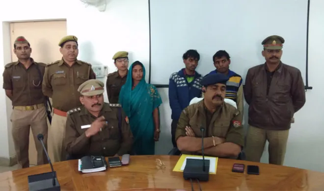 Shahjahanpur Police with accused- India TV Hindi