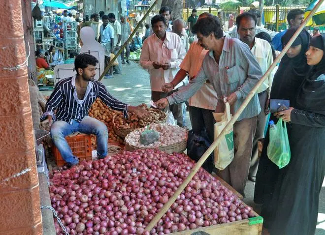 onion retail price surge- India TV Paisa