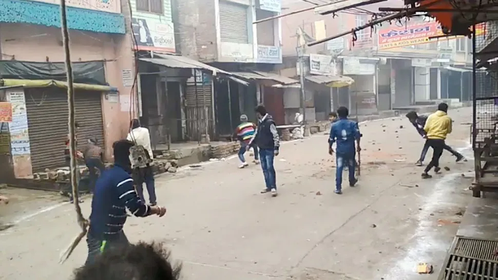 Uttar-Pradesh-Communal-clashes-in-Kasganj-after-Pakistan-Zindabad-slogan- India TV Hindi