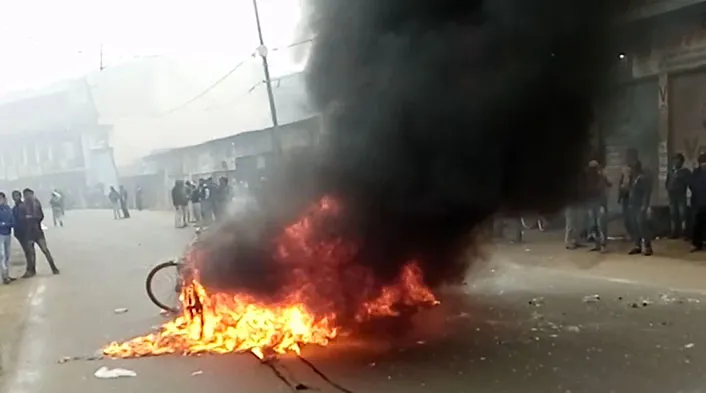 Violence-again-erupts-in-Kasganj-Chandan-cremated-after-CM-Yogi-assurance- India TV Hindi