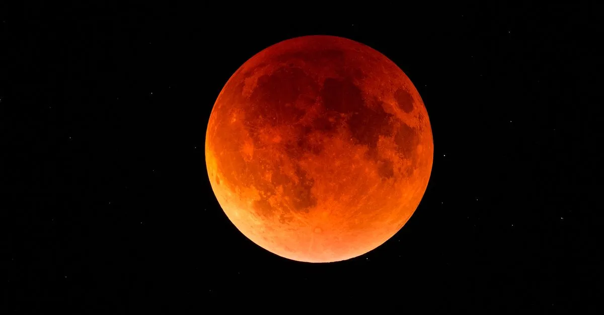 Rare-lunar-eclipse-secret-behind-Super-moon-blue-moon-and-blood-moon-when-to-see- India TV Hindi