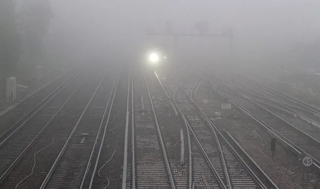 Shadow dense fog many flights and trains late on New Year- India TV Hindi