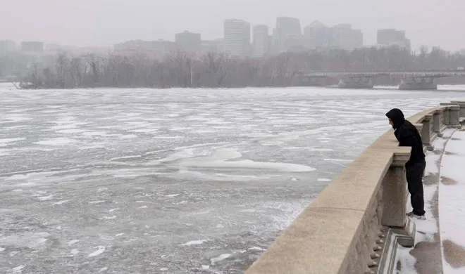 Bomb Cyclone hit America eastern coast- India TV Hindi