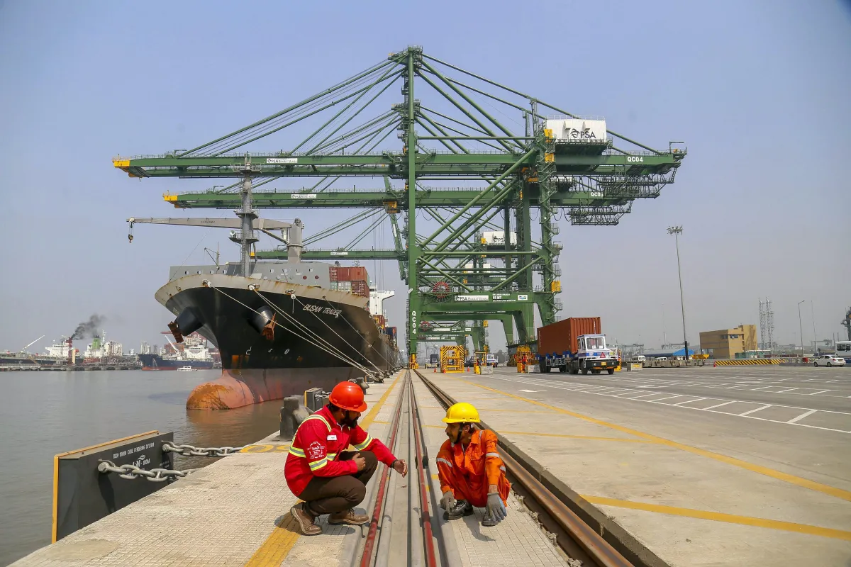 Major ports cargo traffic falls for 6th straight month in...- India TV Paisa