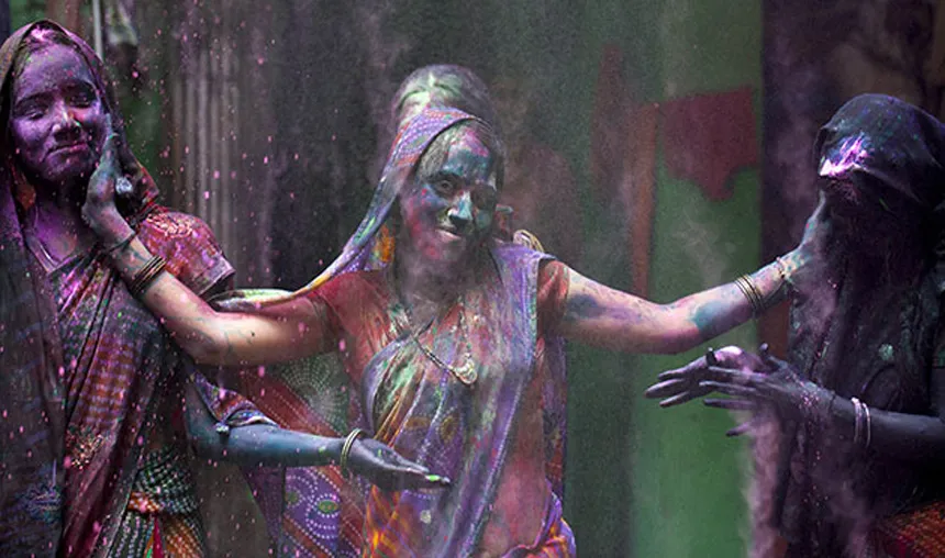 Only-women-play-holi-in-this-village-of-India- India TV Hindi
