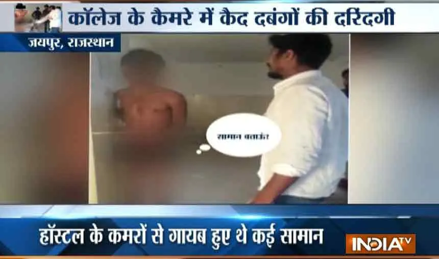 Video-Jaipur-engineering-students-thrash-a-man-accused-of-theft- India TV Hindi