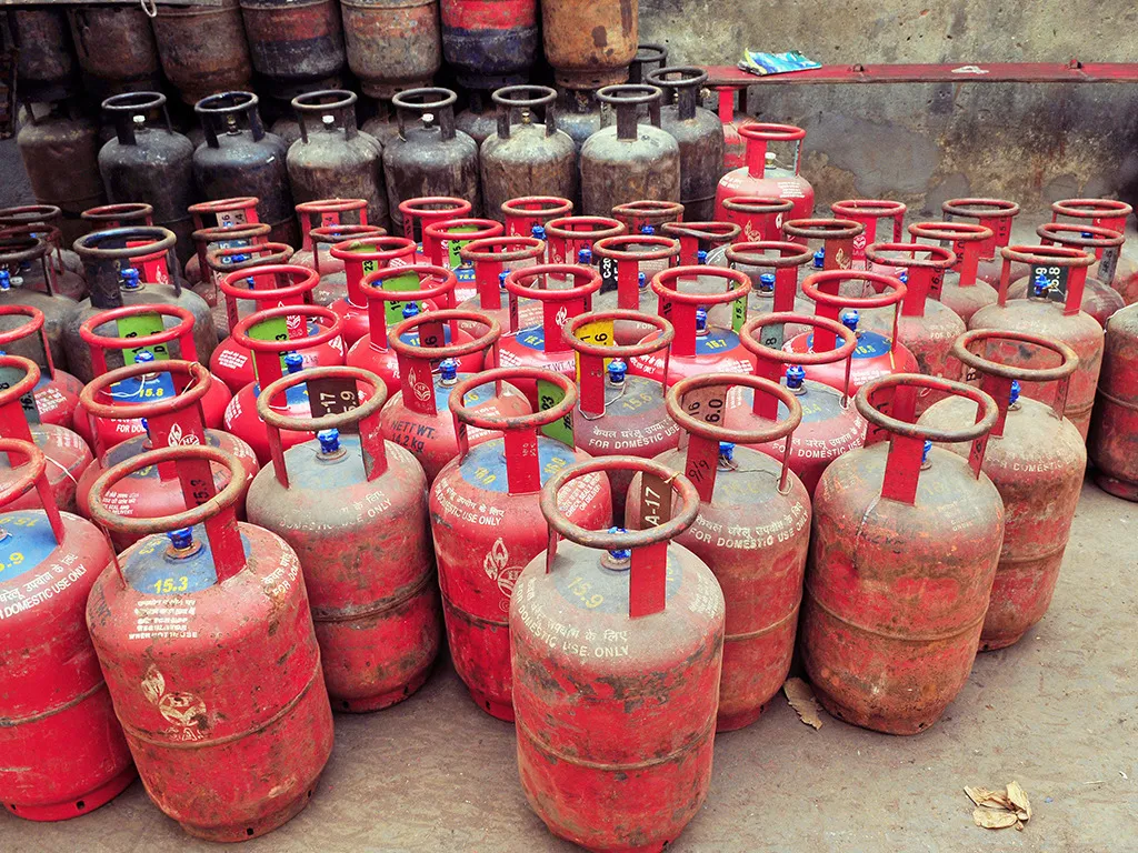 LPG Gas Cylinder, Price Cut, Budget 2018- India TV Paisa