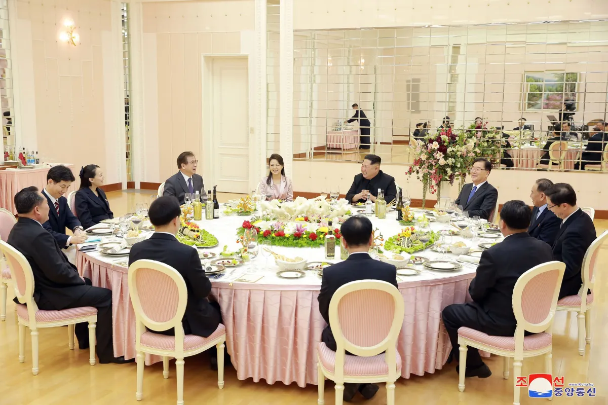 North Korea Kim Jong un meets South Korean envoys- India TV Hindi