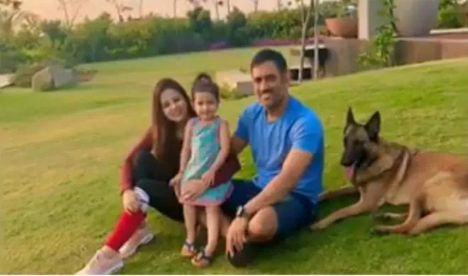 Dhoni with Family- India TV Hindi