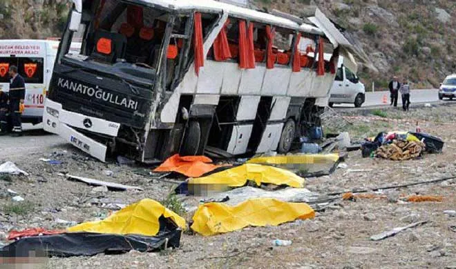 Philippines bus accident 19 killed 25 injured- India TV Hindi