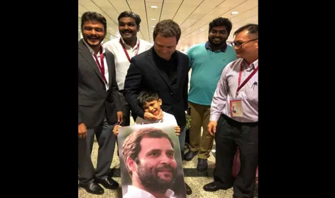  Young boy greeted Rahul Gandhi at Singapore Airport- India TV Hindi