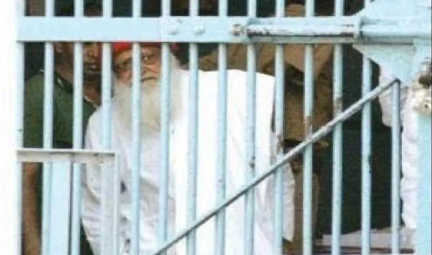 Qaidi no 130 Asaram spends first night in Jodhpur jail singing bhajan- India TV Hindi