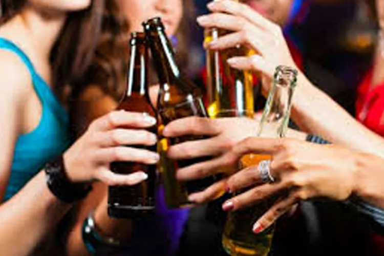 More than 5 drinks a week could shorten lives by years 
 - India TV Hindi