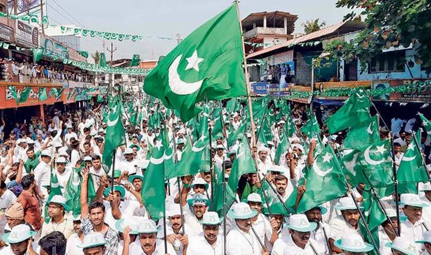 Waseem Rizvi files plea before Supreme Court to ban green flag of Muslim organisations- India TV Hindi