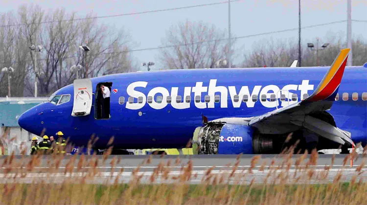 Female pilot landed Southwest Airlines plane safely after explosion | AP Photo- India TV Hindi