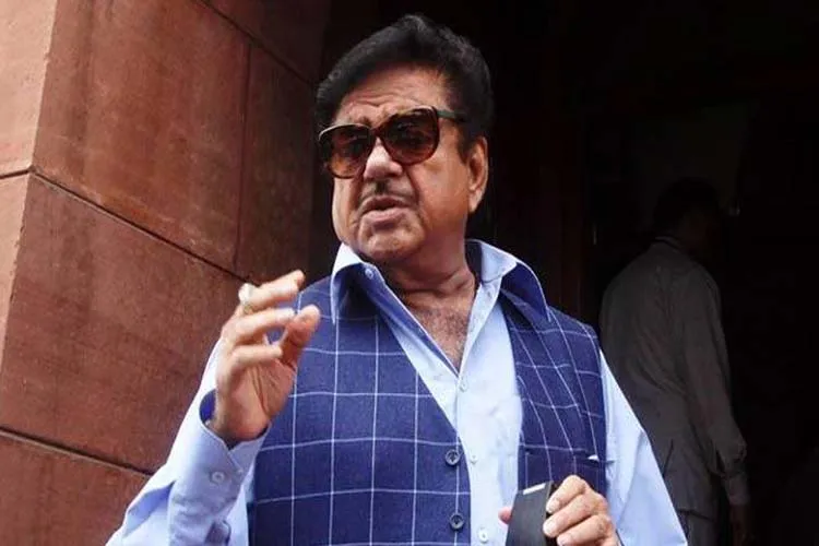 Shatrughan dares party to take action against him - India TV Hindi