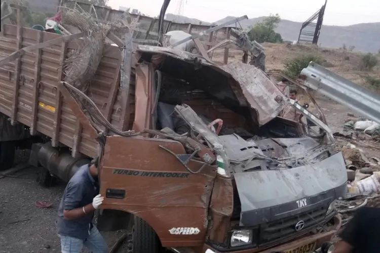 17 labourers killed, 15 hurt as truck overturns in Maharashtra- India TV Hindi