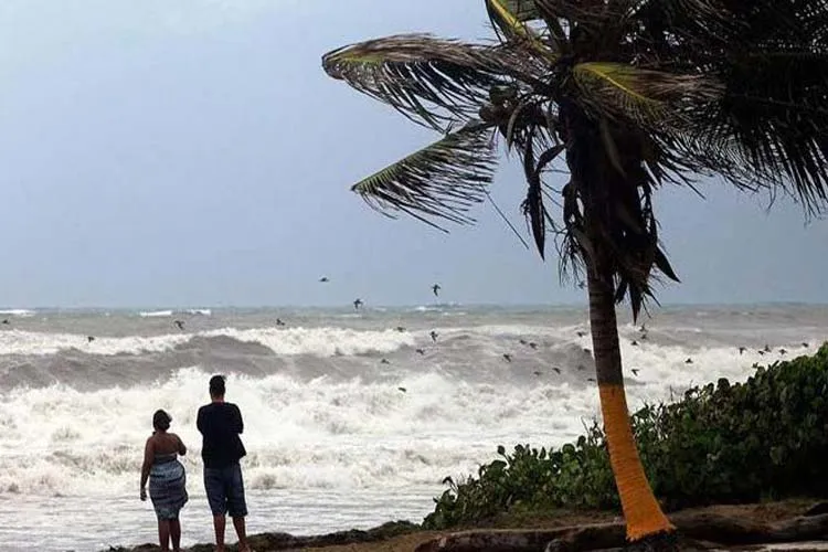 Strong winds in Atlantic create high waves off Indian coasts over 10K km away- India TV Hindi