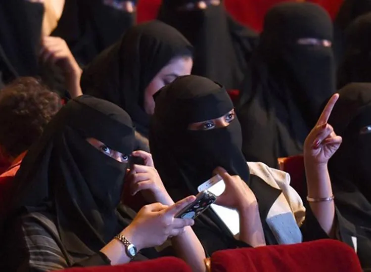  first cinema hall will open in Saudi Arabia on April 18...- India TV Hindi