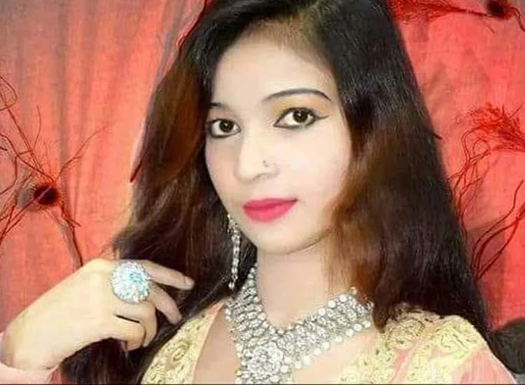 singer shot dead after she refuse to stand- India TV Hindi