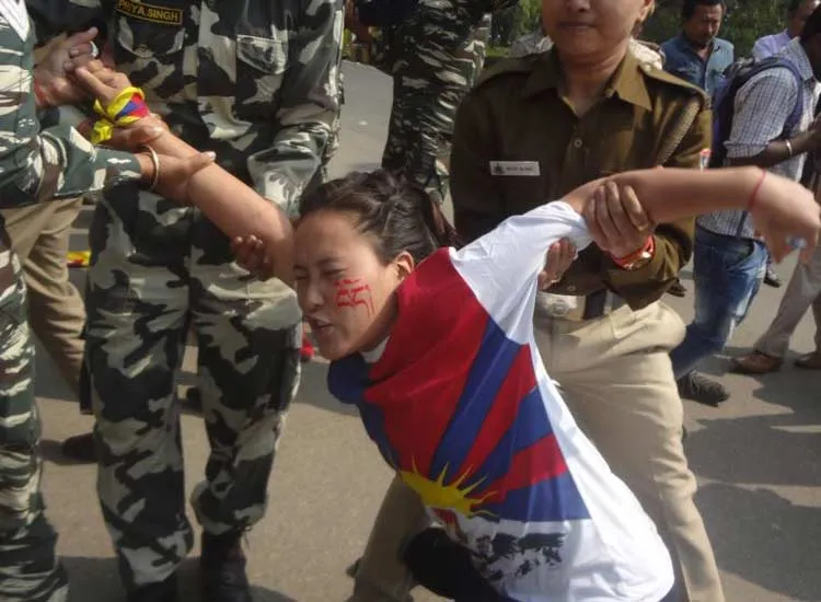 tibetans are killed by chinese soldiers
 - India TV Hindi