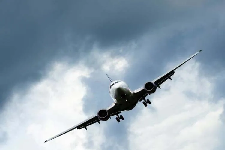 IndiGo, Air Deccan planes avert mid-air mishap - India TV Hindi