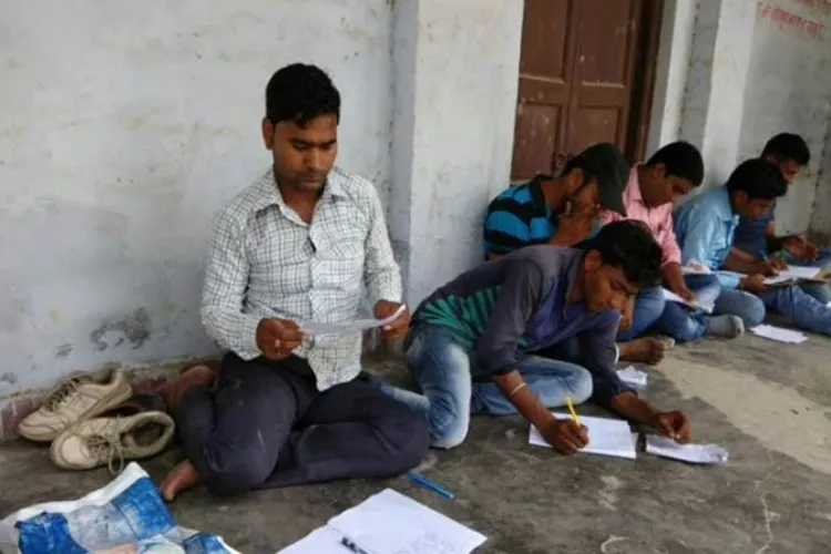 Bihar: Collective cheating in exam jai prakash university tedu- India TV Hindi