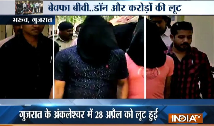 Gujarat: Wife arrested with boyfriend in Bharuch for looting her husband- India TV Hindi