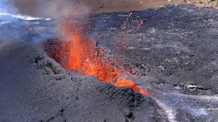 Hawaii Volcano could cause acid rain and volcanic smog | AP Representational- India TV Hindi