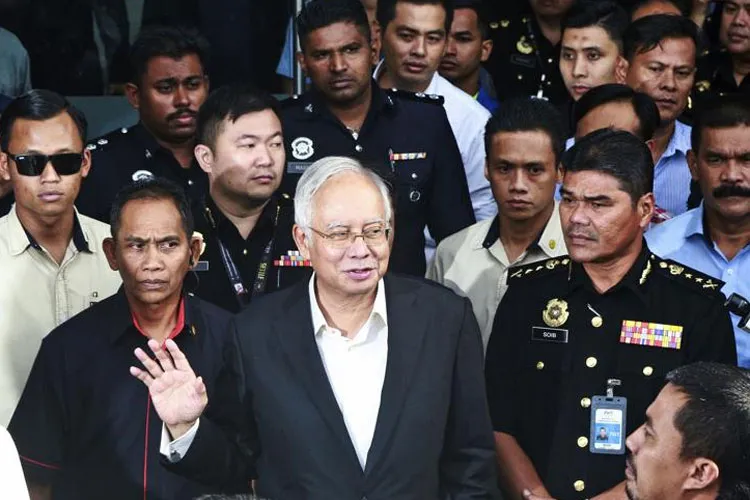 Malaysia: Police seize $28.6 million in cash from property linked to Najib Razak | AP- India TV Hindi