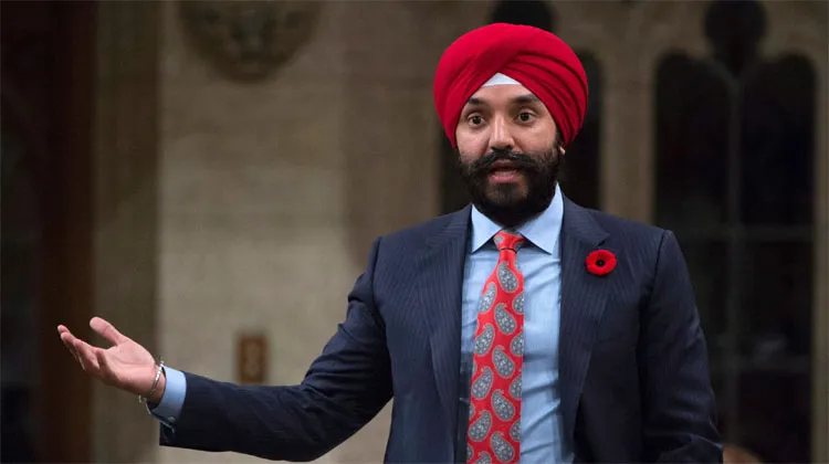 Canadian minister Navdeep Bains told to take off turban at airport, US apologies | AP- India TV Hindi