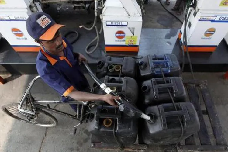 Petrol, diesel being smuggled from Nepal into Bihar, sold at lower prices- India TV Hindi