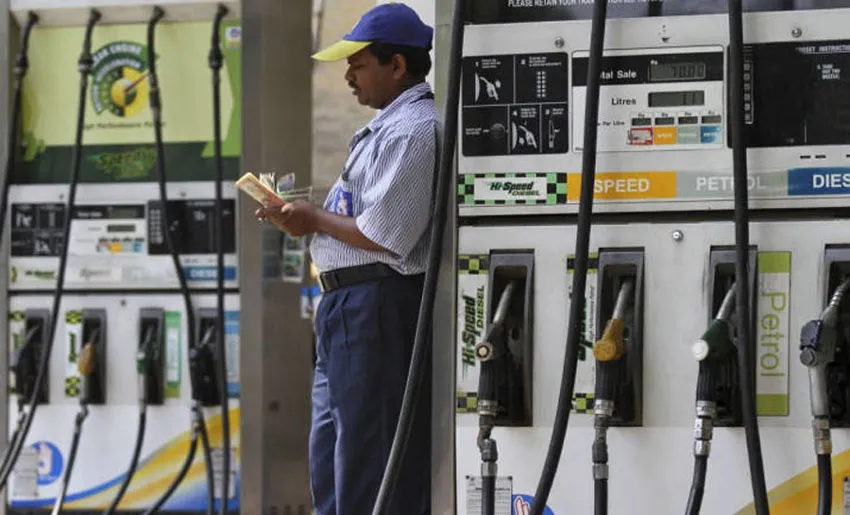 Oil companies again rise petrol and diesel price on Thursday- India TV Paisa