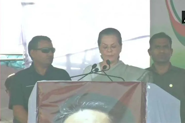 karnataka assembly election: Sonia gandhi attack on modi govt at bijapur election rally- India TV Hindi