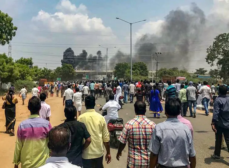 Smoke billows out of burning vehicles after a violent...- India TV Hindi