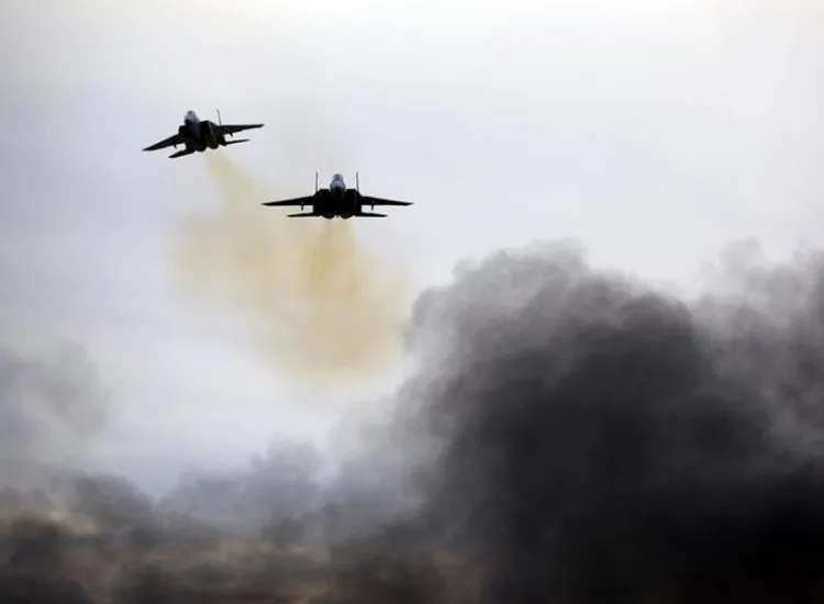 Israel attacks air strikes on Hamas hideout in Gaza- India TV Hindi
