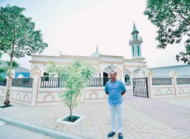 Christian from India gifts mosque to Muslim workers in UAE- India TV Hindi