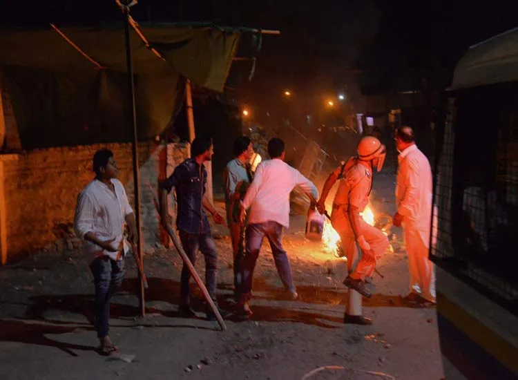 Riot-hit Aurangabad tense internet services restored- India TV Hindi