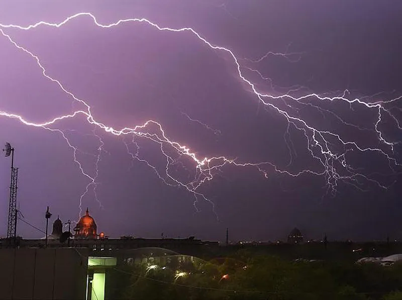 Thunderstorm hailstorm- India TV Paisa