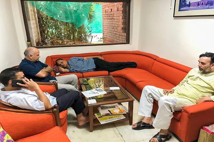 Delhi: Arvind Kejriwal's sit-in protest enters day 6- India TV Hindi
