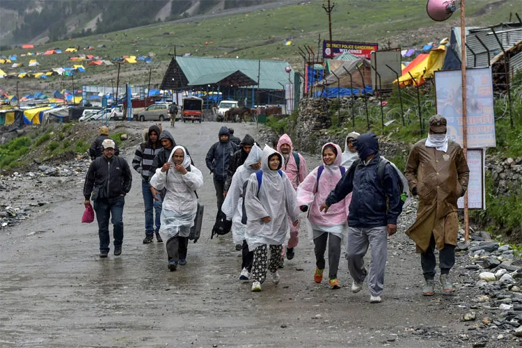 Jammu and Kashmir: Amarnath Yatra resumes after weather improves | PTI- India TV Hindi