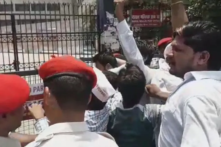Bihar: Students protest alleging discrepancy in board results- India TV Hindi