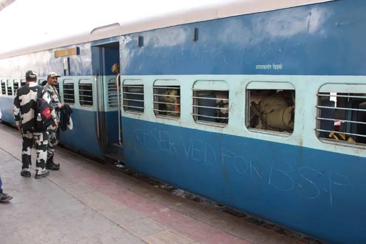 जवानों को जम्मू ले जा रही ट्रेन से BSF के 10 जवान लापता, केस दर्ज- India TV Hindi