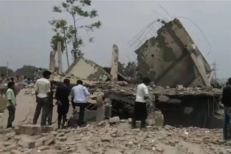 House explosion kills 2 in Kakori area of Lucknow, police launch probe- India TV Hindi