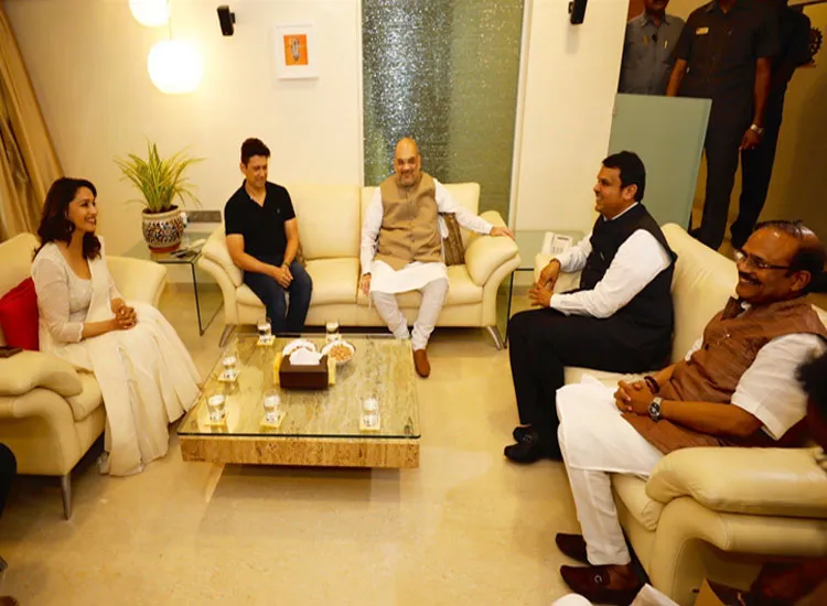 amit Shah meets Madhuri dixit, highlights BJP government's...- India TV Hindi