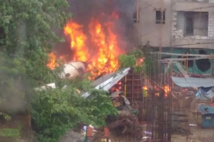 Mumbai Ghatkopar Plane Crash- India TV Hindi